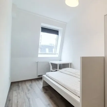 Rent this 3 bed room on Kottbusser Damm 31 in 10967 Berlin, Germany