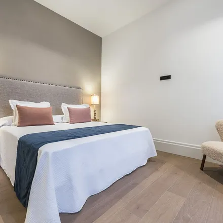 Rent this 2 bed apartment on Instituto Homeopático y Hospital de San José in Calle de Eloy Gonzalo, 28010 Madrid