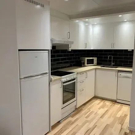Rent this 1 bed apartment on Kungsklippeskolan in Fotbollsvägen, 141 40 Stuvsta-Snättringe