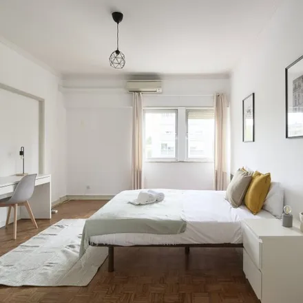 Rent this 7 bed room on Avenida Rio de Janeiro / Avenida dos Estados Unidos da América in Avenida dos Estados Unidos da América, 1700-145 Lisbon