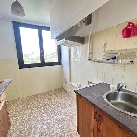Rent this 4 bed apartment on unnamed road in 13009 Marseille, France