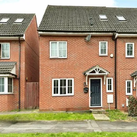 Buy this 3 bed townhouse on Wedgewood Way in Reading, RG30 6BY