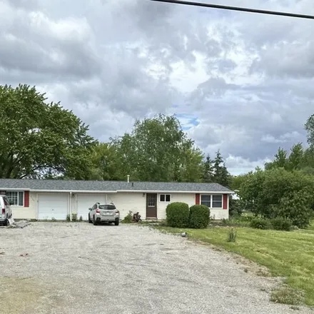 Buy this studio house on 2104 West County Road Y in Oshkosh, WI 54904