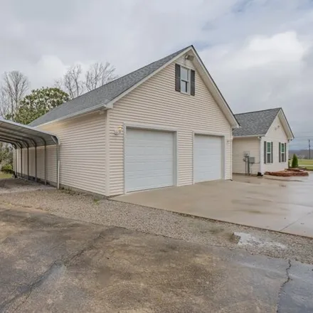 Image 4 - Lowndes Airport, B Js Landing, Lakeside Estates, Franklin County, TN 37330, USA - House for sale