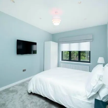 Image 7 - Basing Hill, Childs Hill, London, NW11 8TG, United Kingdom - House for rent