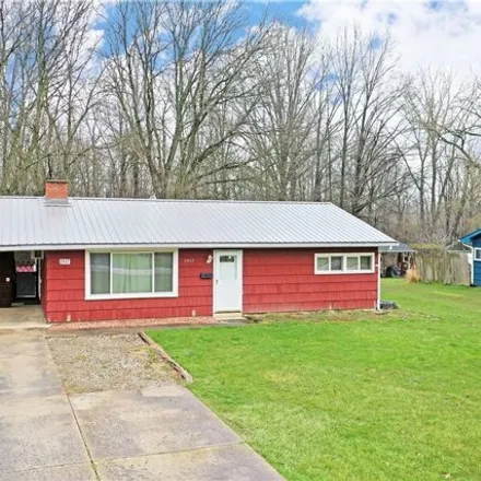 Buy this 3 bed house on 2971 Red Gate Lane in Mahoning County, OH 44511