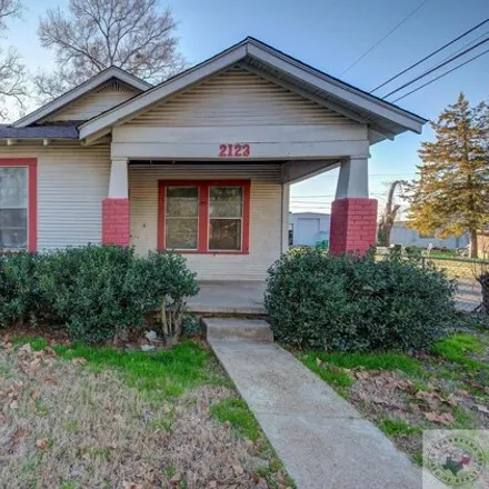 Buy this 3 bed house on 2280 Main Street in Texarkana, TX 75501