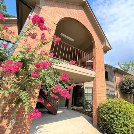 Buy this 2 bed condo on 6686 Pondside Circle in Memphis, TN 38119