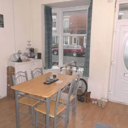 Rent this 5 bed townhouse on 48 Winnie Road in Selly Oak, B29 6JX