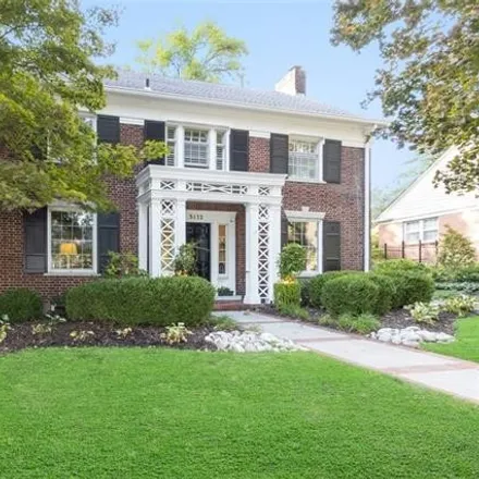 Image 3 - 5432 Wyandotte Street, Kansas City, MO 64112, USA - House for sale