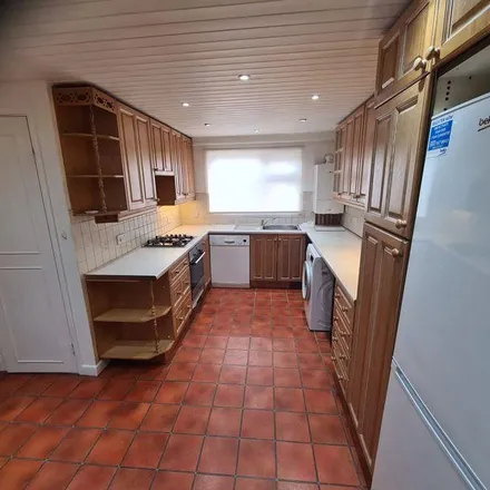 Image 3 - unnamed road, Broadfields, London, HA8 8FX, United Kingdom - House for rent