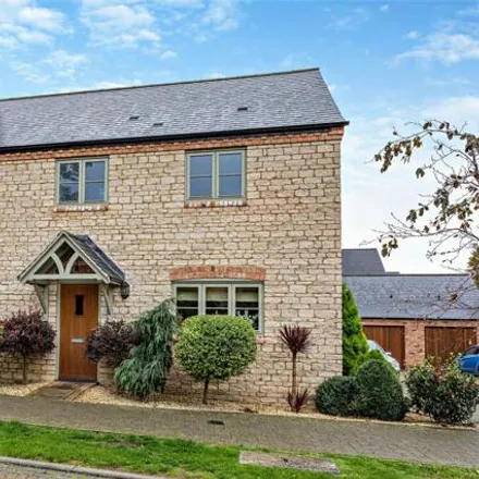 Buy this 3 bed house on Sutton Road in Oundle, PE8 4HR