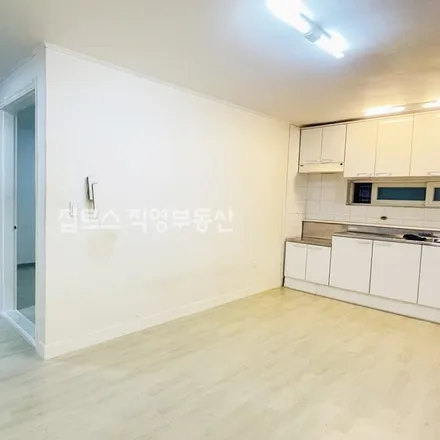 Rent this 2 bed apartment on 서울특별시 강남구 대치동 931