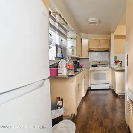 Image 3 - 163-165 Corson Ave, New York, 10301 - House for sale