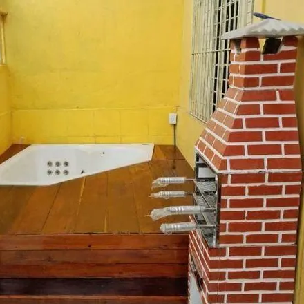 Buy this 2 bed house on Rua Maria Barbosa Chaves in Vila Sônia, Praia Grande - SP