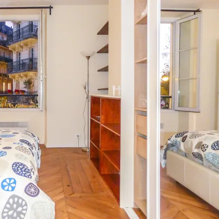 Image 9 - 66 Rue de Dunkerque, 75009 Paris, France - Apartment for rent