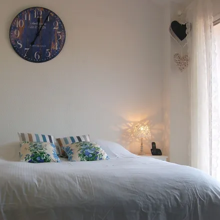 Rent this 3 bed house on Théoule-sur-Mer in D 6098, 06590 Théoule-sur-Mer