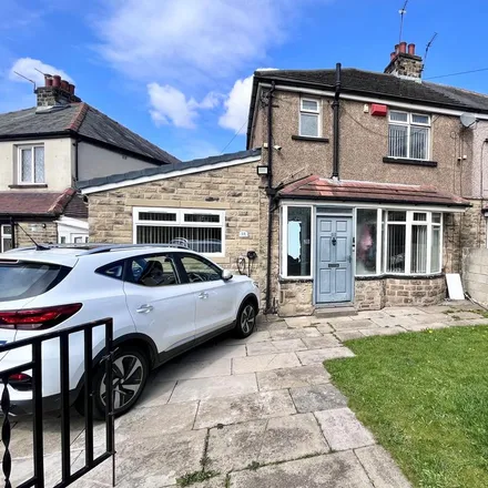 Rent this 3 bed duplex on Prince's Crescent in Bradford, BD2 1ED