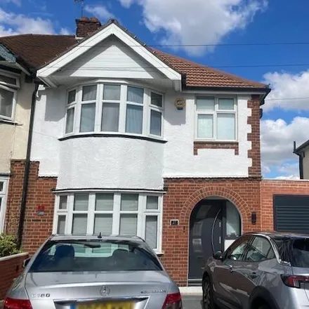 Rent this 3 bed house on Walcot Avenue in Luton, LU2 0PW