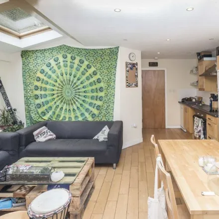 Rent this 3 bed apartment on 42 Kepler Road in London, SW4 7PQ