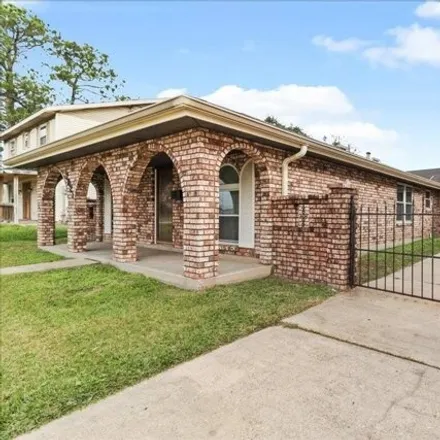 Image 2 - 7821 Henley St, New Orleans, Louisiana, 70126 - House for sale