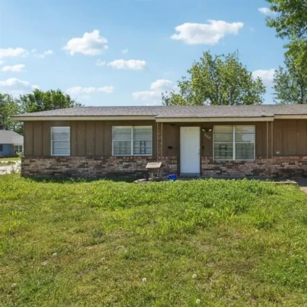 Buy this 3 bed house on 4878 North Elgin Avenue in Tulsa, OK 74126