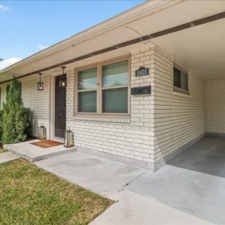 Image 2 - 2405 Haring Road, Willowdale, Metairie, LA 70001, USA - House for sale