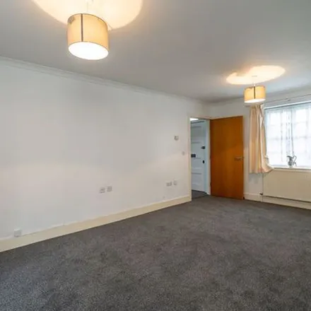 Rent this 3 bed apartment on Broyle Road in Chichester, PO19 6AX