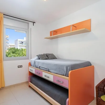 Rent this 3 bed apartment on 43300 Mont-roig del Camp