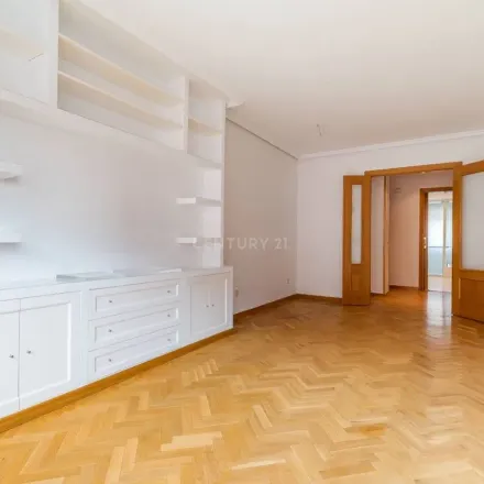 Image 2 - Ronda del Caballero de la Mancha, 59, 28034 Madrid, Spain - Apartment for rent