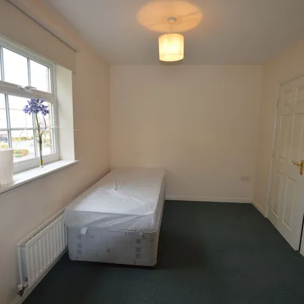 Image 4 - Cedar Apartments, Chaloner Grove, Newton Hill, WF1 4SS, United Kingdom - Apartment for rent