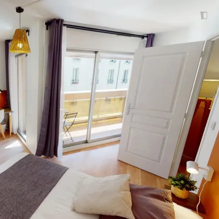 Rent this 3 bed room on 12 Rue Montbrun in 75014 Paris, France