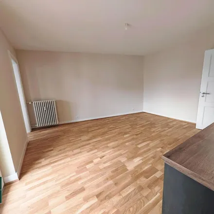 Rent this 3 bed apartment on 94 Route du Polygone in 67100 Strasbourg, France