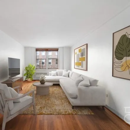 Image 2 - 31-85 Crescent Street, New York, NY 11106, USA - Apartment for sale