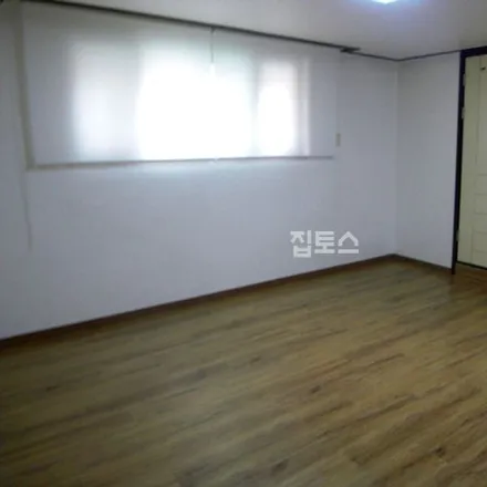 Rent this studio apartment on 서울특별시 강남구 역삼동 693-11