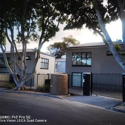 Image 2 - Fountain Road, Bergvliet, Western Cape, 7945, South Africa - Apartment for rent