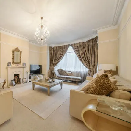 Image 5 - Oxhey Road, Watford, WD19 4QG, United Kingdom - House for sale