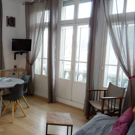 Image 9 - 35400 Saint-Malo, France - Apartment for rent