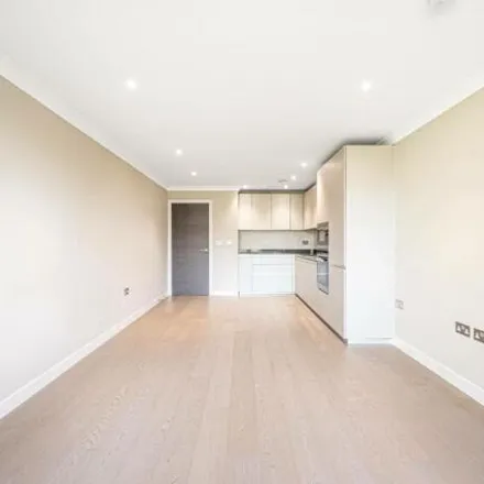 Image 4 - Great North Way, London, NW4 1AU, United Kingdom - Apartment for rent