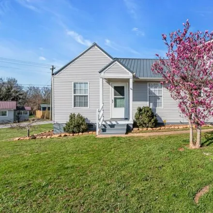 Buy this 3 bed house on 457 7th Avenue Northwest in Winchester, TN 37398