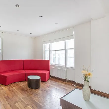 Rent this 3 bed apartment on Cumberland Court in Great Cumberland Place, London
