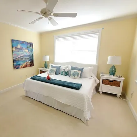 Rent this 4 bed house on Siesta Key in FL, 34242