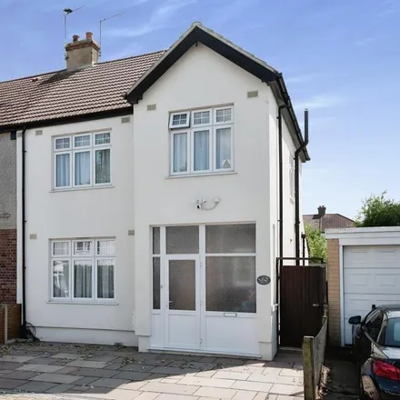 Rent this 3 bed duplex on Siward Road in Chatterton Village, London
