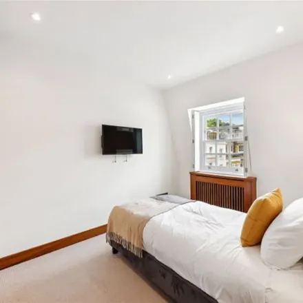 Image 3 - 16 Thurloe Street, London, SW7 2SX, United Kingdom - Townhouse for rent