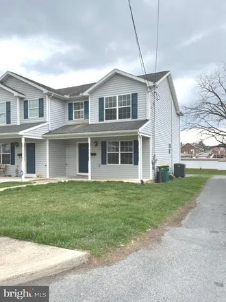 Rent this 3 bed townhouse on 277 Park Street in Waynesboro, PA 17268
