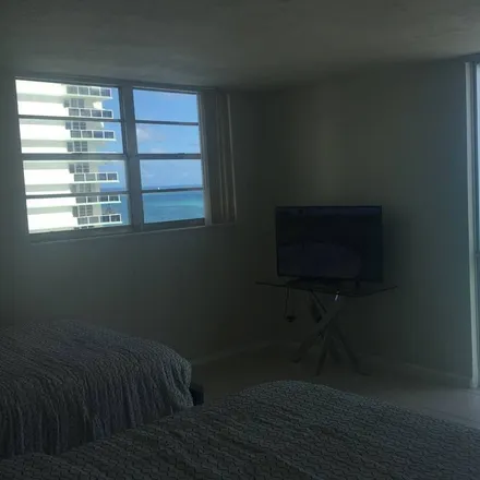 Rent this 2 bed apartment on Hollywood