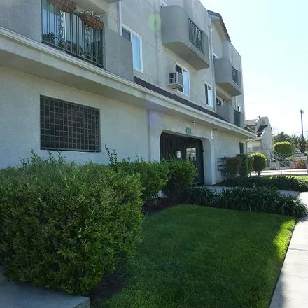 Image 2 - 4764 Oakwood Avenue, Los Angeles, CA 90004, USA - Apartment for rent