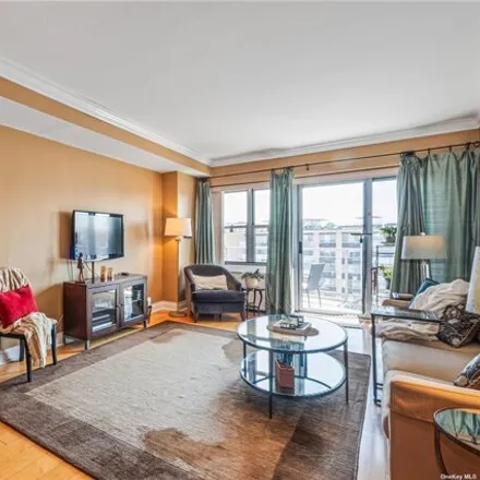 Image 7 - 18-05 215th Street, New York, NY 11360, USA - Apartment for sale