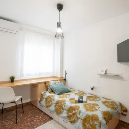 Rent this 5 bed room on Calle del Progreso in 8, 46100 Burjassot