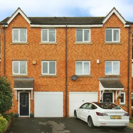 Buy this 4 bed townhouse on Newlands in Farsley, LS28 5ZG